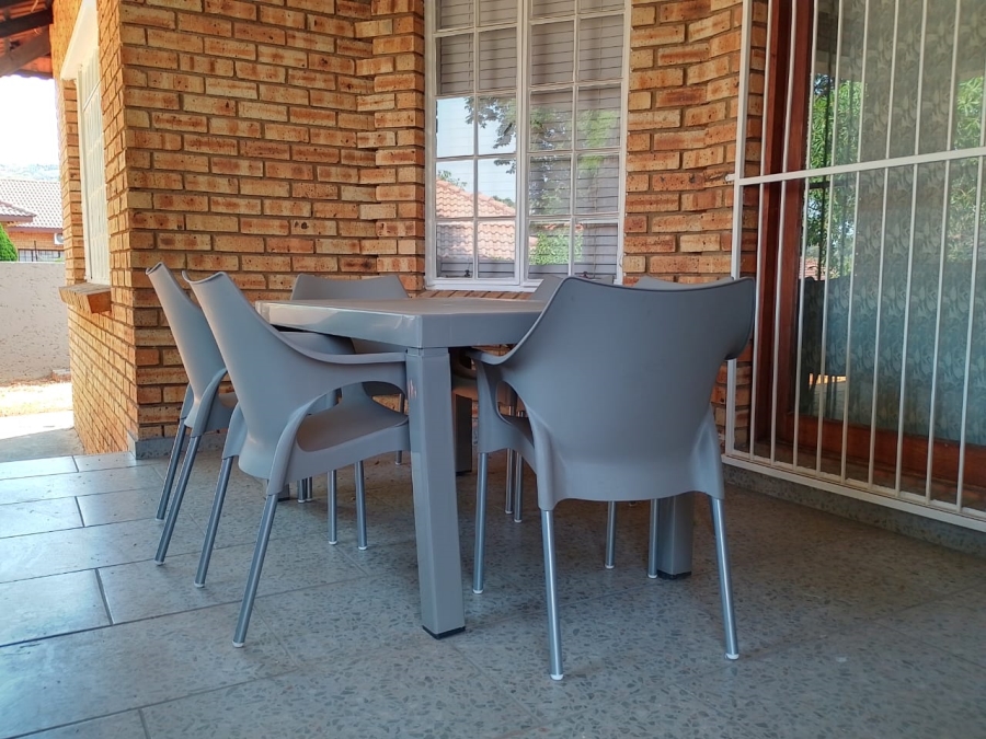 To Let 3 Bedroom Property for Rent in Azalea Park North West